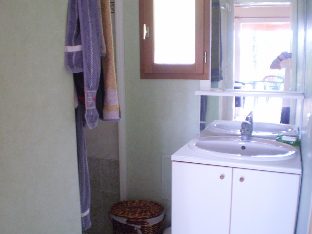 Gite Les Roziers Montmurat Room photo